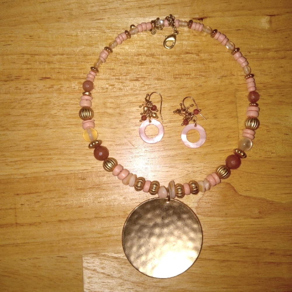 Beautiful necklace and earrings set, pink and peach color realistic faux stone